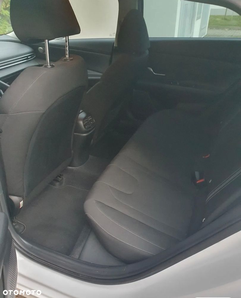 Hyundai Elantra 1.6 Executive CVT - 16