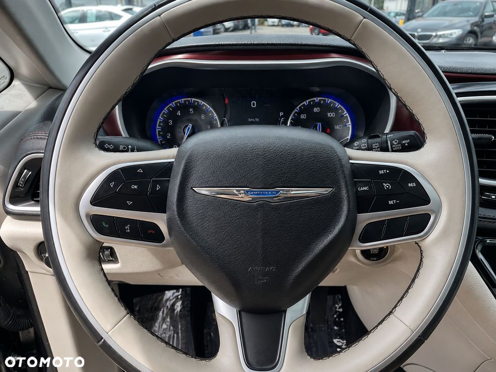Chrysler Pacifica - 17
