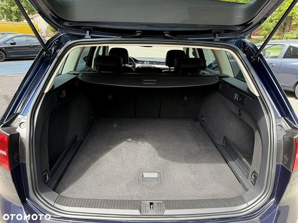 Volkswagen Passat - 15