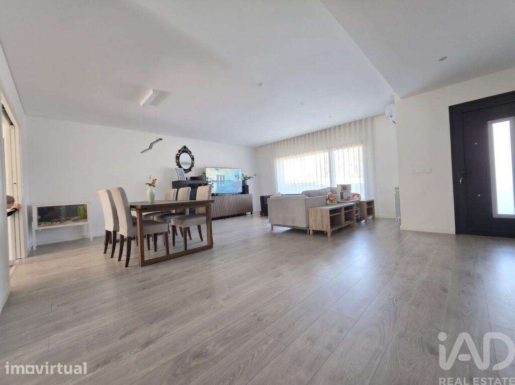 Moradia em banda T4 em Leiria, Pousos, Barreira e Cortes de 207 m2 - Grande imagem: 5/39