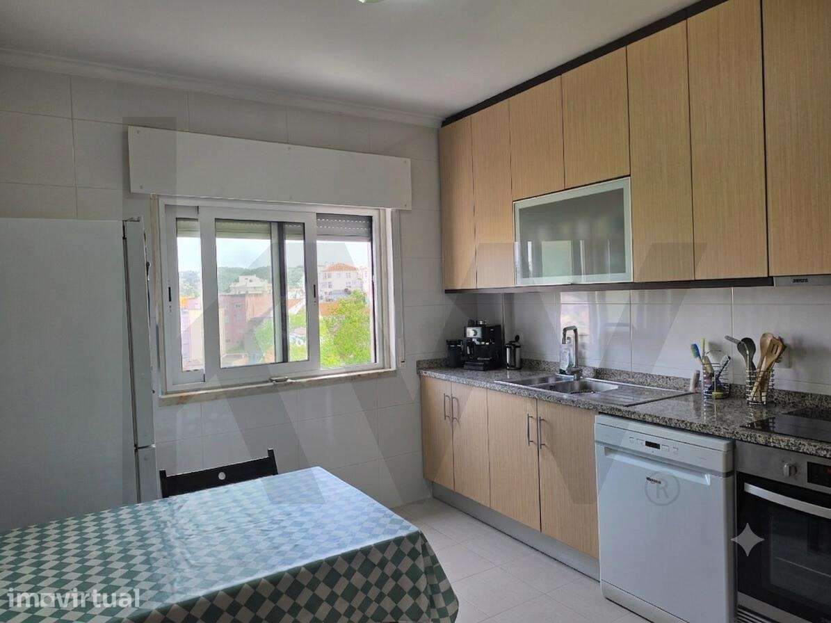 Apartamento T2 de 100m2 com Vista Desafogada e Garagem Box – Linda-a-V - Grande imagem: 4/16