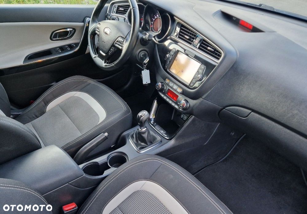 Kia Ceed 1.6 GDI Fifa World Cup Edition - 33