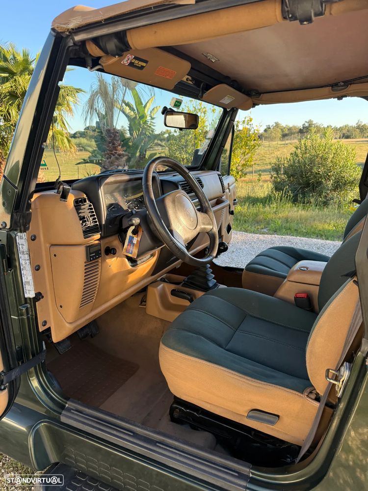Jeep Wrangler 4.0 Auto Sahara - 12