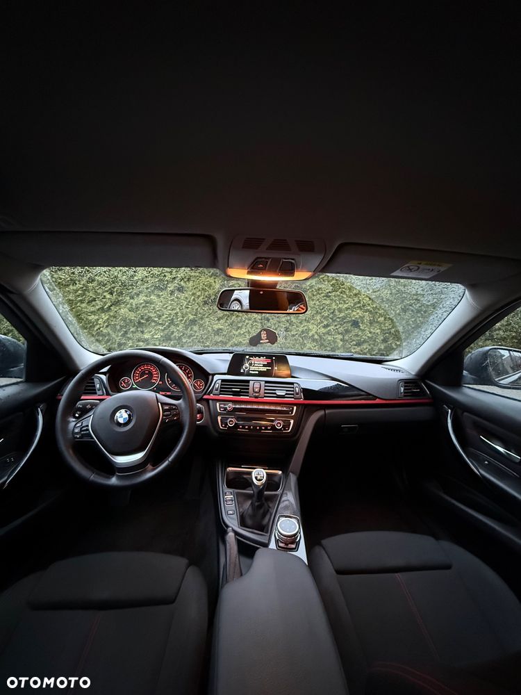 BMW Seria 3 320i xDrive Sport Line - 18