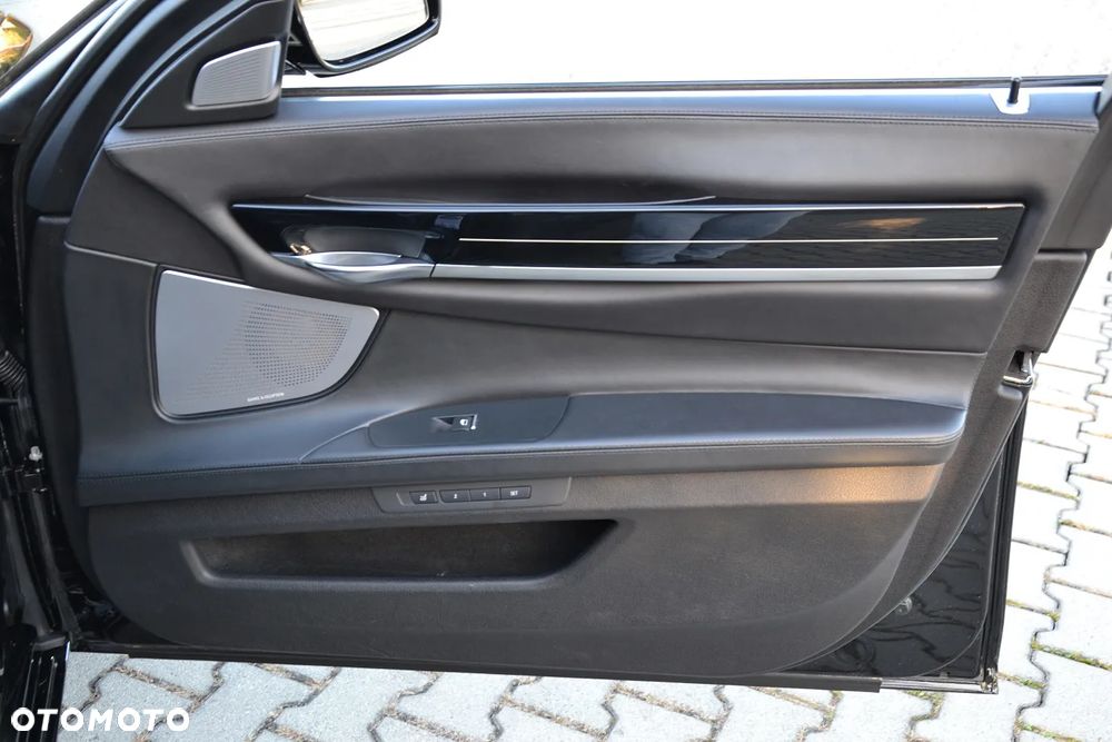 BMW Seria 7 750d xDrive - 26