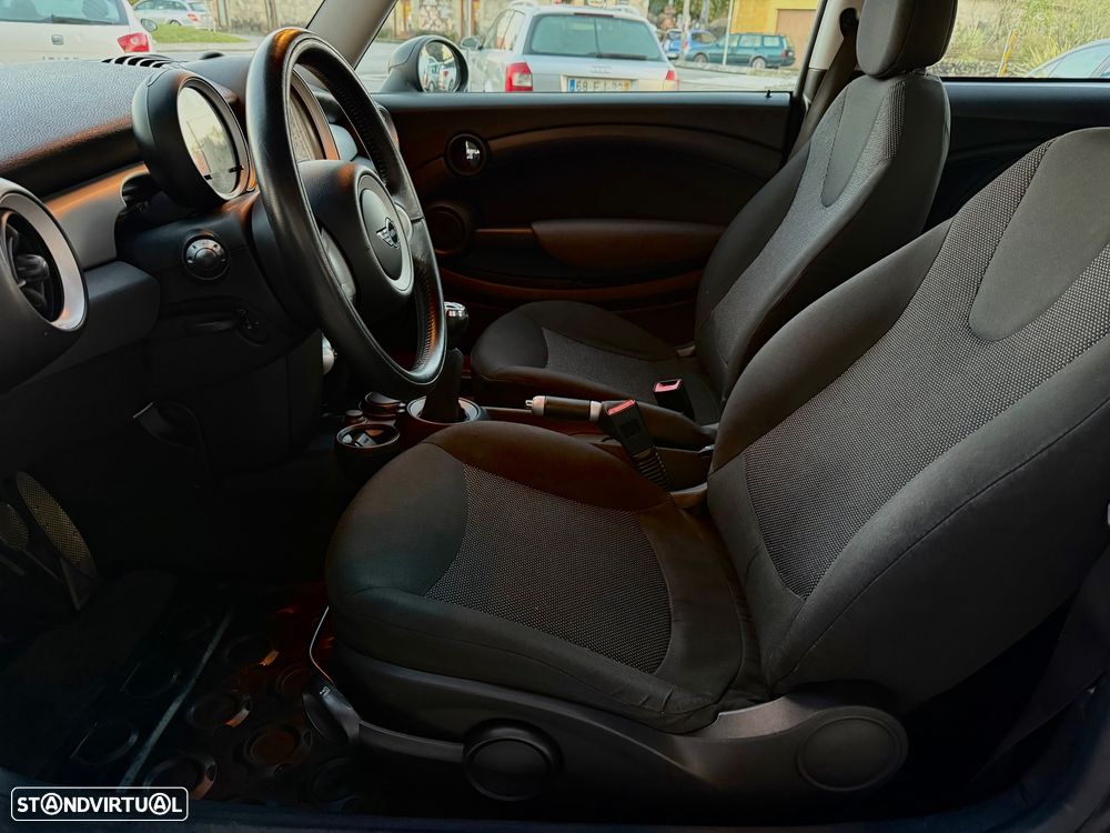 MINI 3 Portas Cooper D - 16