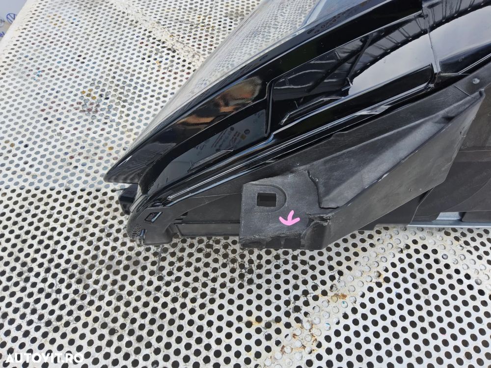 Far Led dreapta Ford Puma  cod l1tb13e014mb far led dreapta cu 1 ureche rupta mic defect - 4