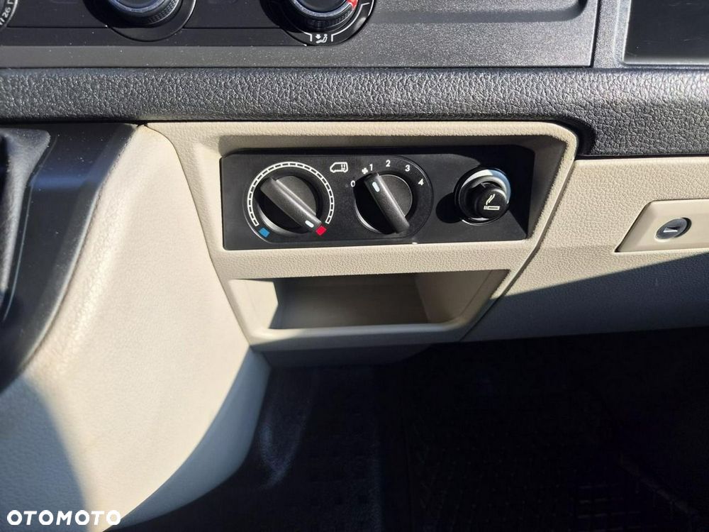 Volkswagen Transporter - 18