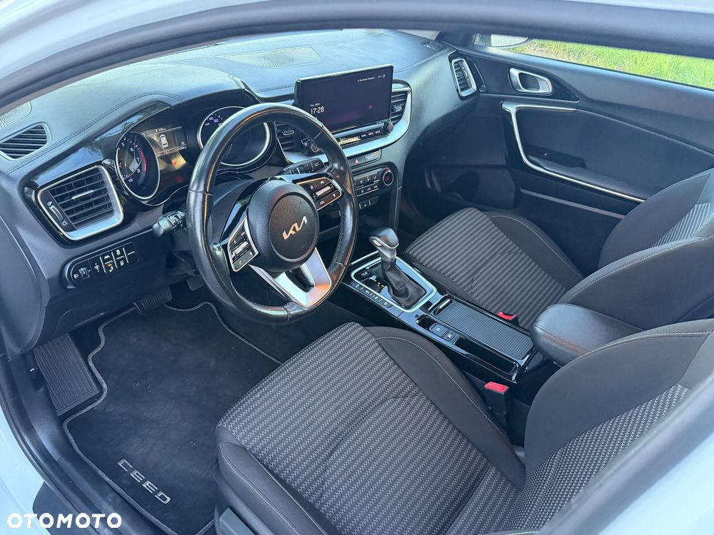Kia Ceed - 10