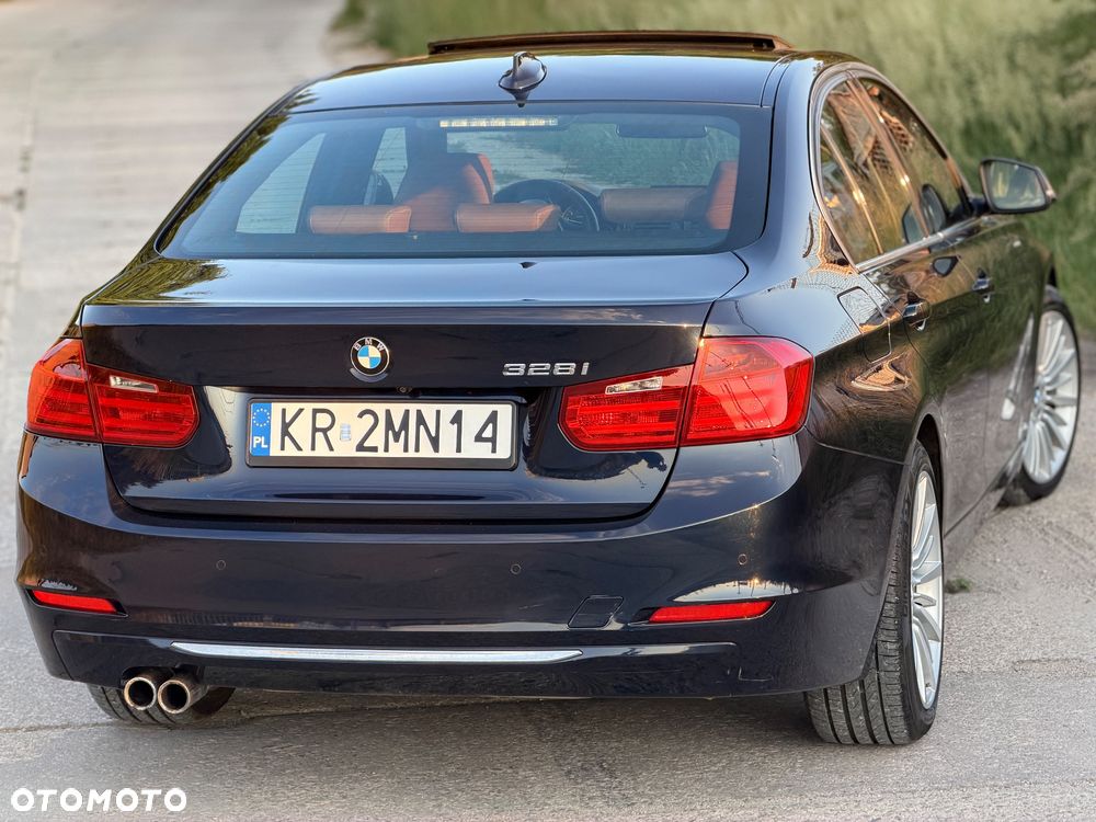BMW Seria 3 328i Luxury Line - 14