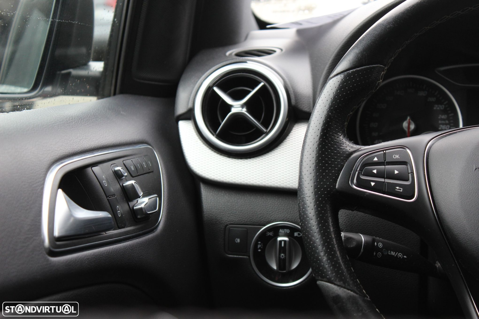 Mercedes-Benz B 200 d AMG Line - 30