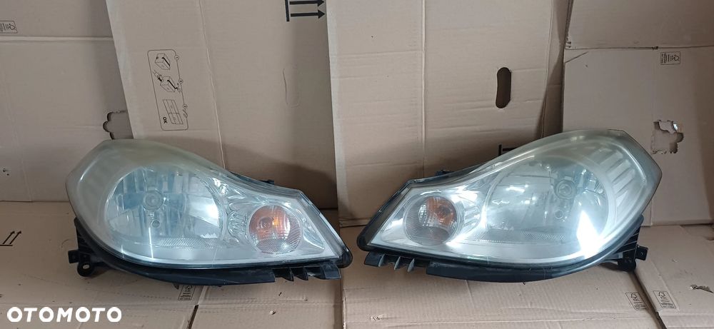 Reflektor lampa lewa przednia przód 8200700030 Renault Thalia II - 1