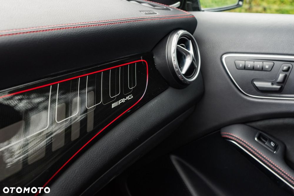 Mercedes-Benz GLA 45 AMG 4-Matic Edition 1 - 32