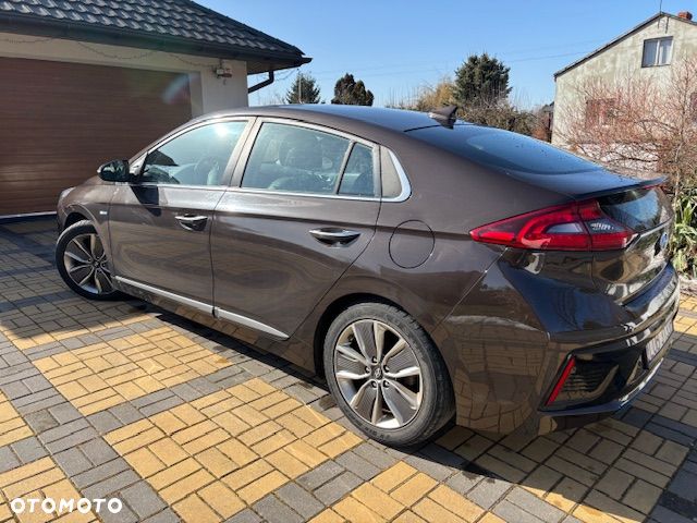 Hyundai IONIQ - 7