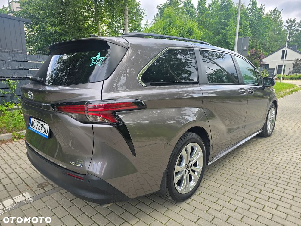 Toyota Sienna - 3