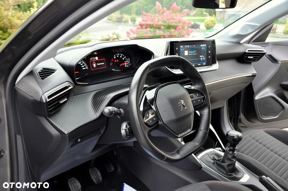 Peugeot 208 - 22