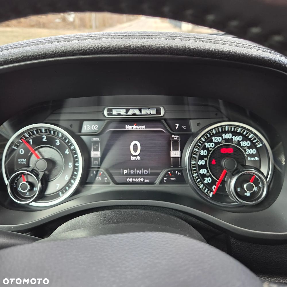 RAM 1500 Crew Cab Sport - 12