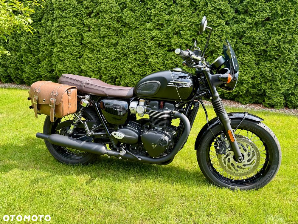 Triumph Bonneville - 1