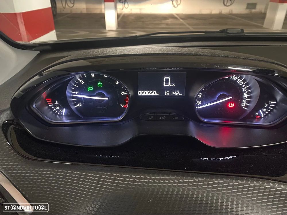 Peugeot 208 1.2 PureTech Signature - 8