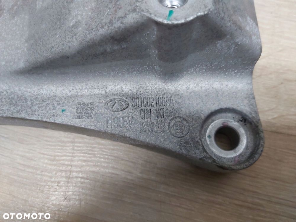 OMODA 5 E5 mocowanie łapa sprężarki kompresora klimatyzacji 301002106AA - 4