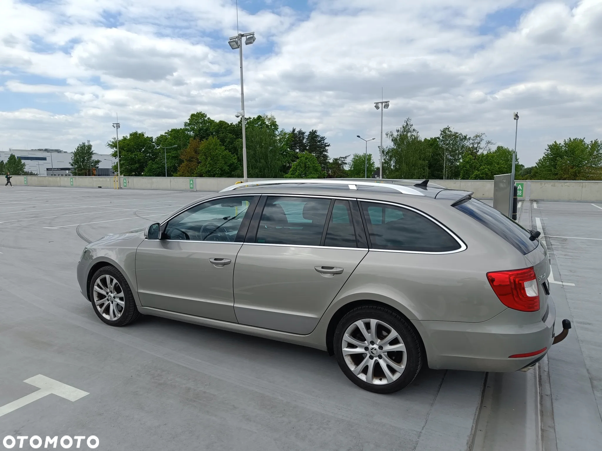 Skoda Superb 2.0 TDI Ambition DSG - 8