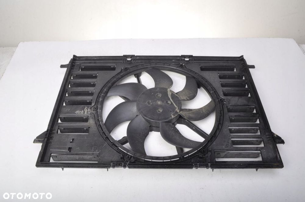 AUDI A4 B9 2.0 TDI WENTYLATOR CHŁODNICY 8W0121207 - 1