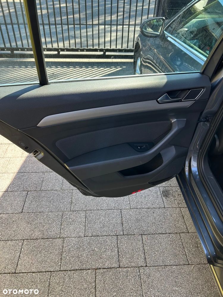 Volkswagen Passat 1.6 TDI BMT Comfortline - 16