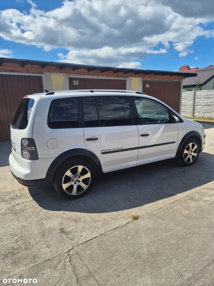 Volkswagen Touran 1.4 TSI Cross DSG - 5