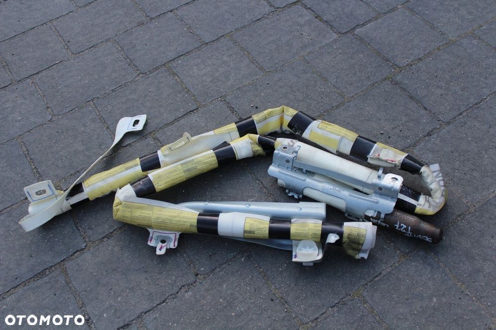 TOYOTA AVENSIS T27 SEDAN KURTYNA LEWA LUB PRAWA