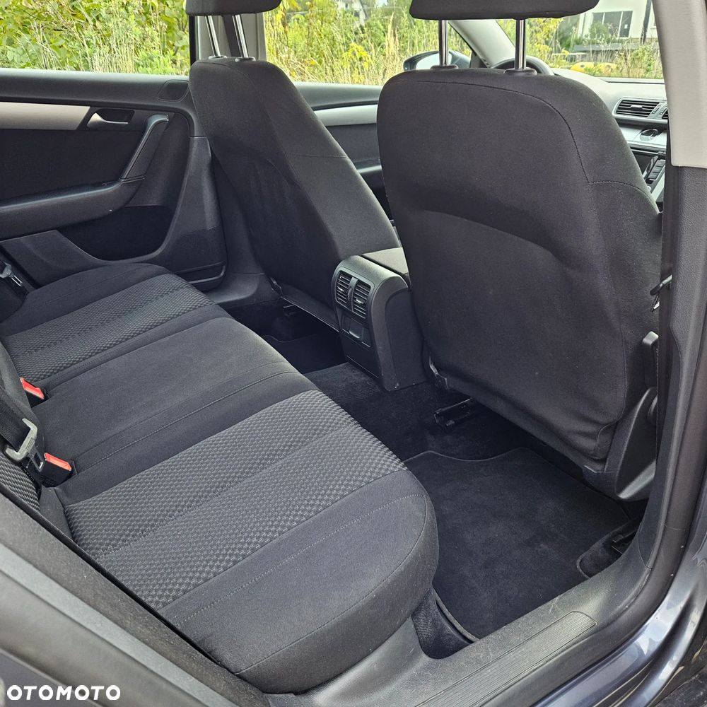 Volkswagen Passat 1.6 TDI Comfortline - 9