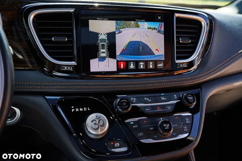 Chrysler Pacifica - 8