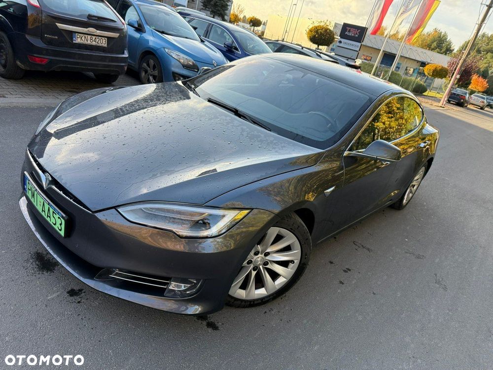 Tesla Model S - 24