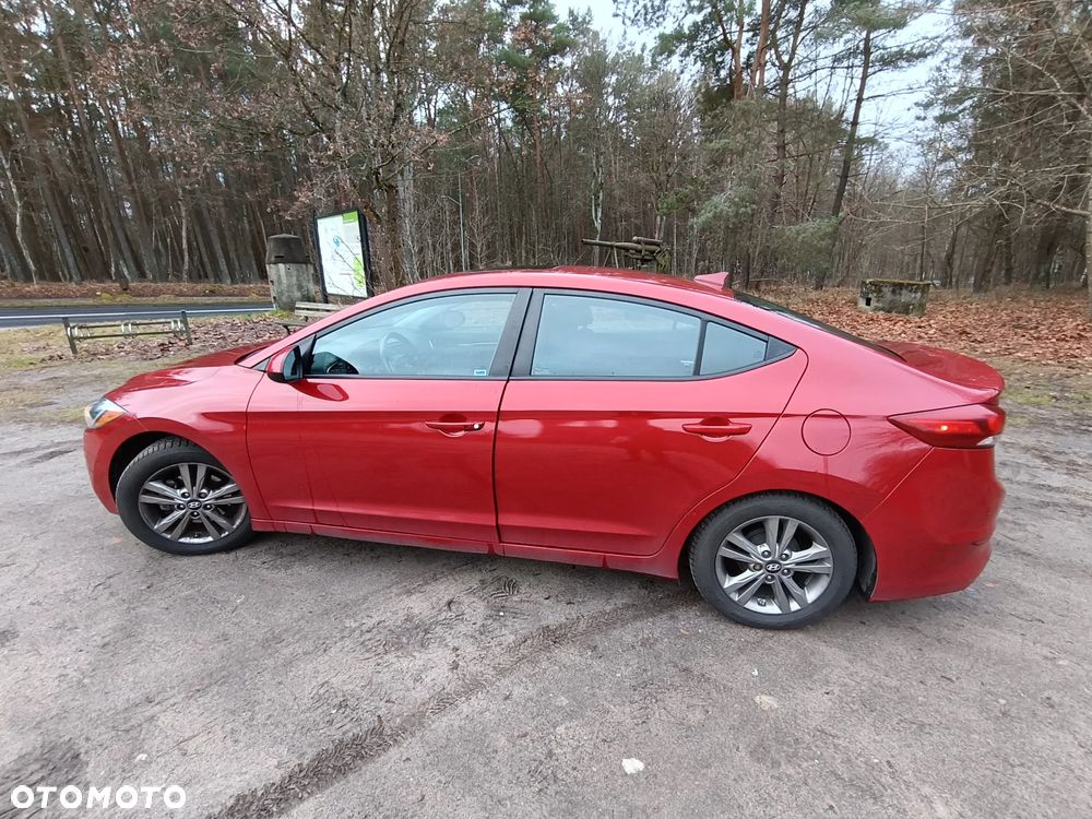 Hyundai Elantra - 4