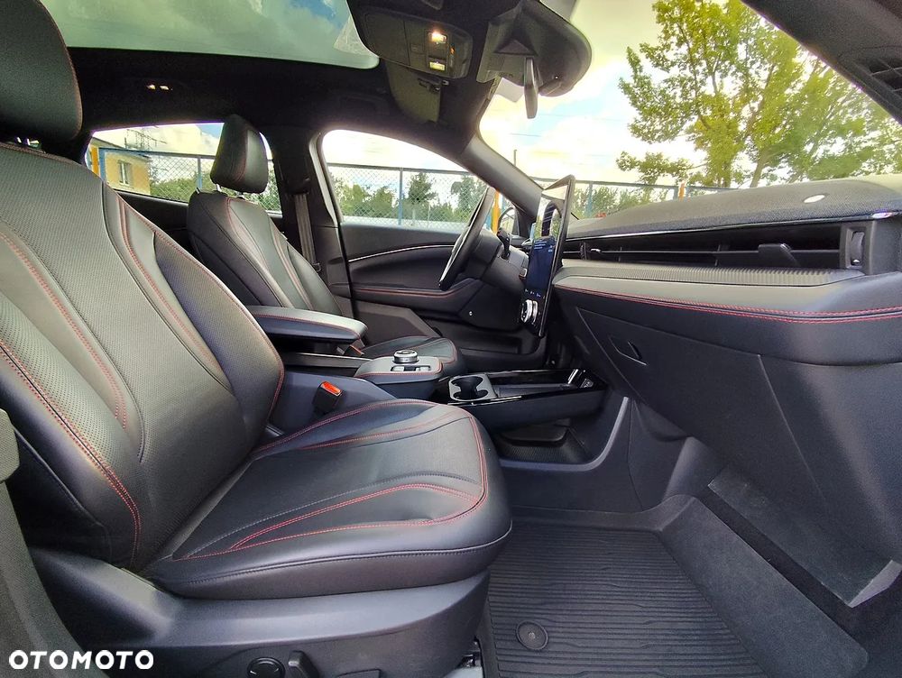 Ford Mustang Mach-E AWD PREMIUM - 10