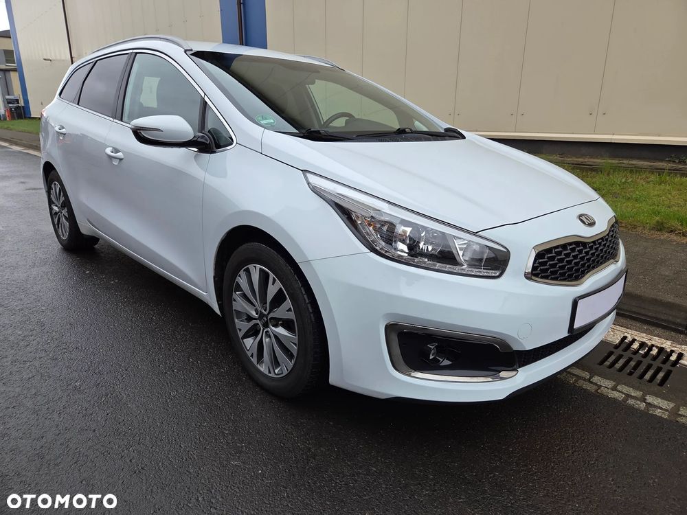 Kia Ceed 1.6 GDI Dream Team Edition - 10
