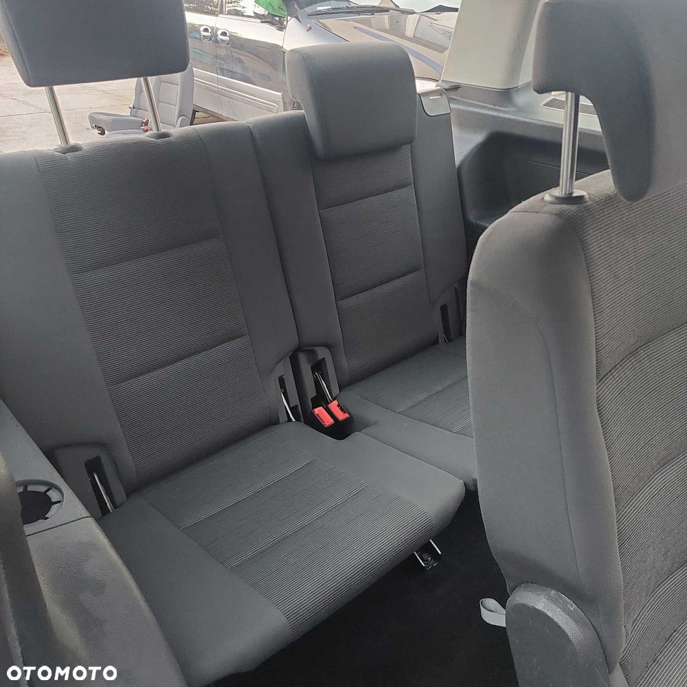 Volkswagen Touran - 8