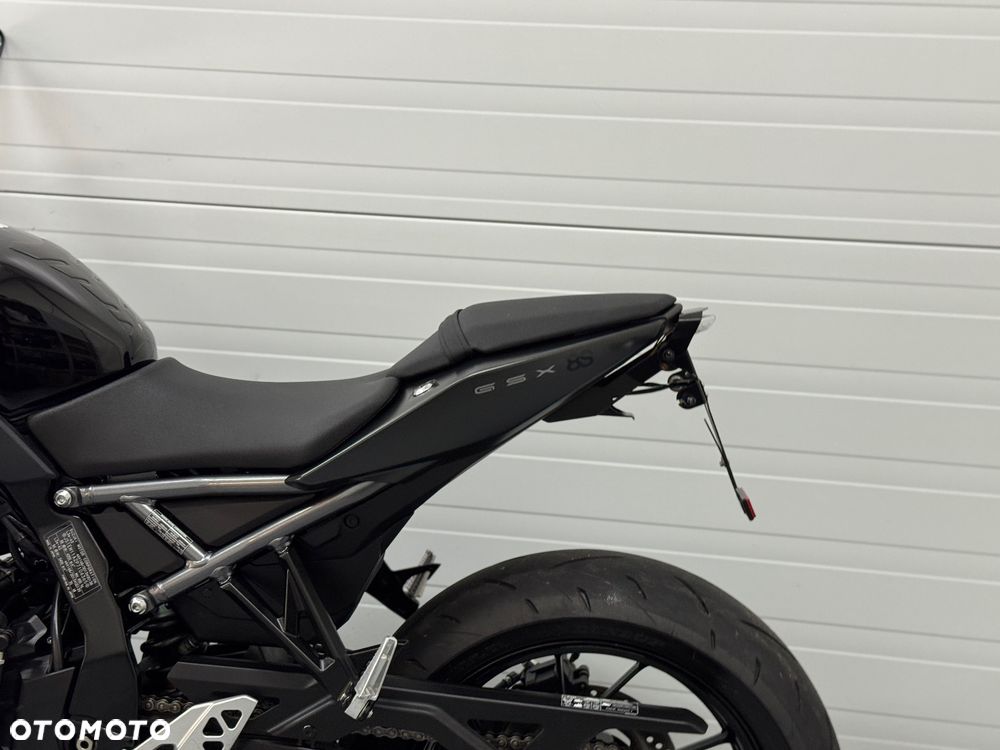 Suzuki GSX - 18