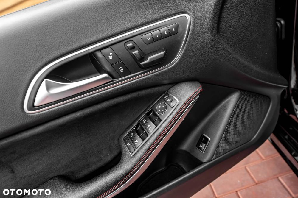 Mercedes-Benz CLA 250 4Matic 7G-DCT AMG Line - 25