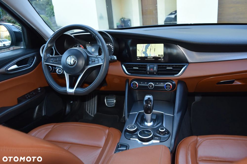 Alfa Romeo Giulia 2.2 AT8 Executive - 18