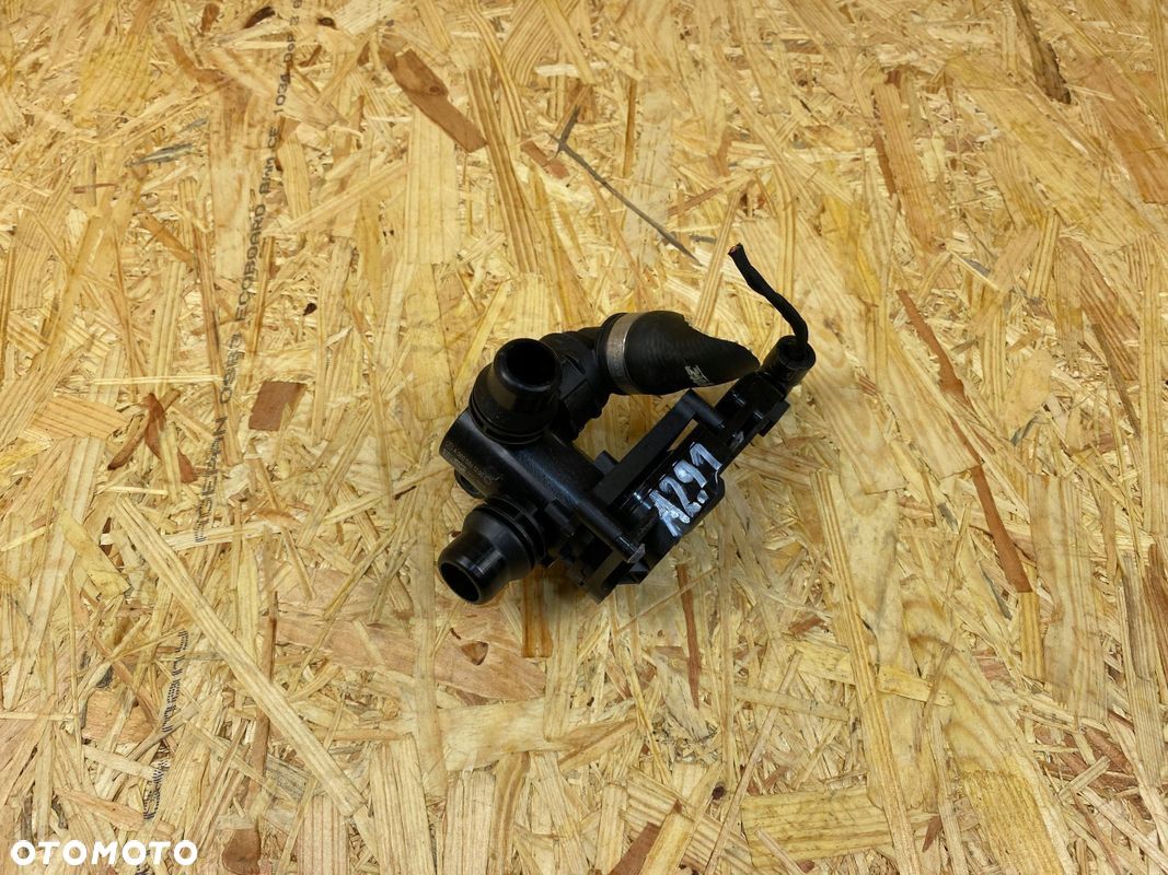 ZAWÓR PRZEŁĄCZAJĄCY WODY POMPKA MERCEDES W213 W447 W205 A0005061300 - 1
