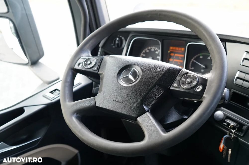 Mercedes-Benz ACTROS 2542 / 6X2 / FRIGIDER / SOLO / UNITATE THERMO KING T-1000R / RIDICARE / DIRECȚIE CU AX RIDICATIV / EURO 5 - 29