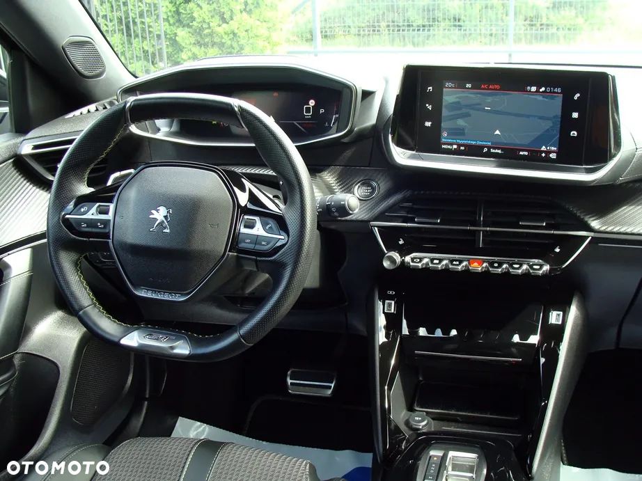 Peugeot 2008 PureTech 130 EAT8 GT - 15