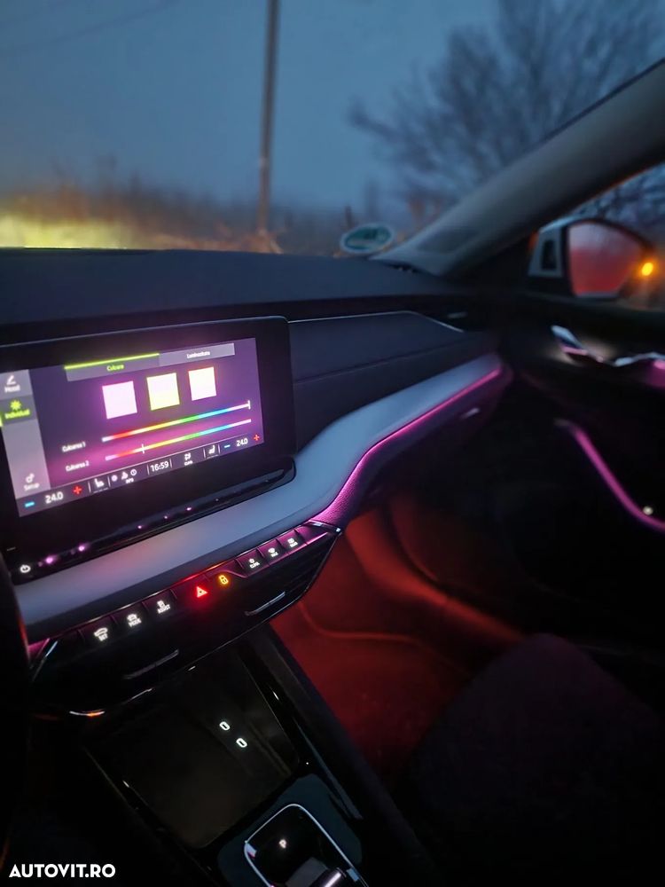 Skoda Octavia 2.0 TDI STYLE DSG - 20