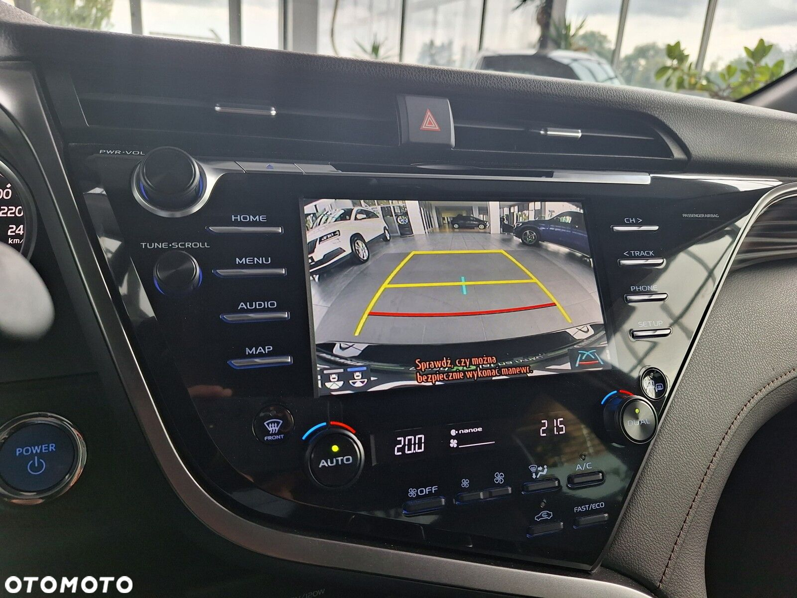 Toyota Camry 2.5 Hybrid Executive CVT - 29