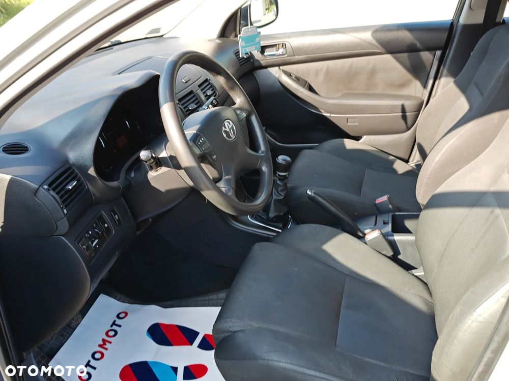 Toyota Avensis 2.0 D-4D Sol Premium - 9