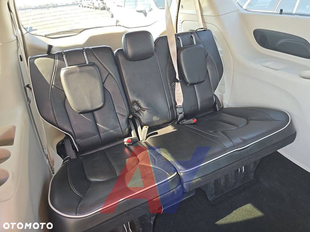 Chrysler Pacifica - 13