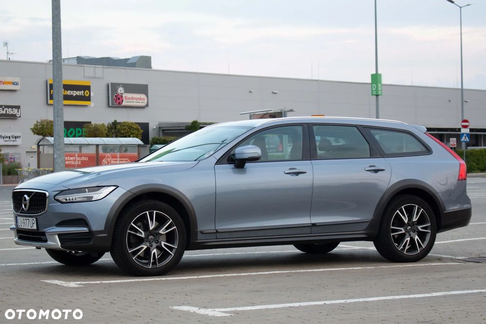 Volvo V90 D4 AWD Momentum - 4