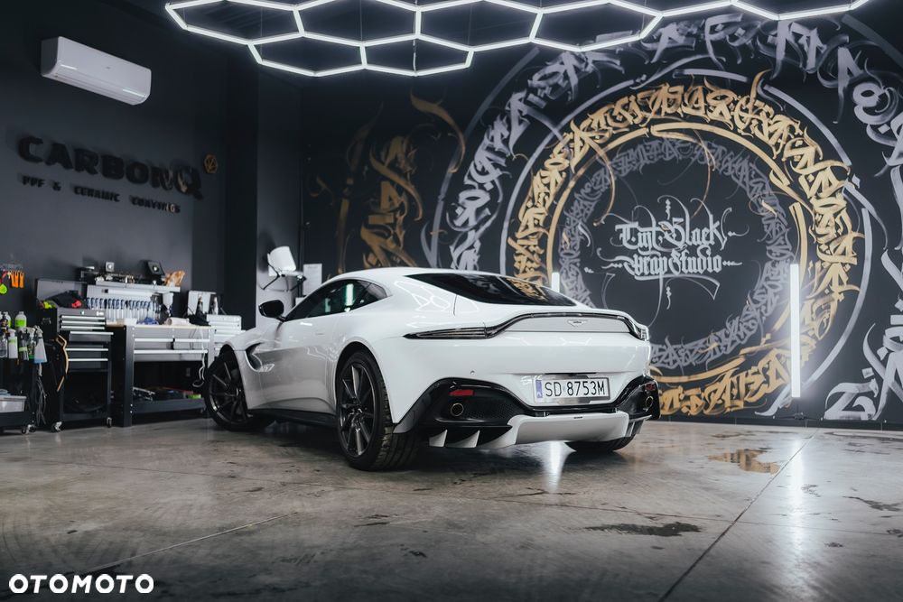 Aston Martin Vantage - 12