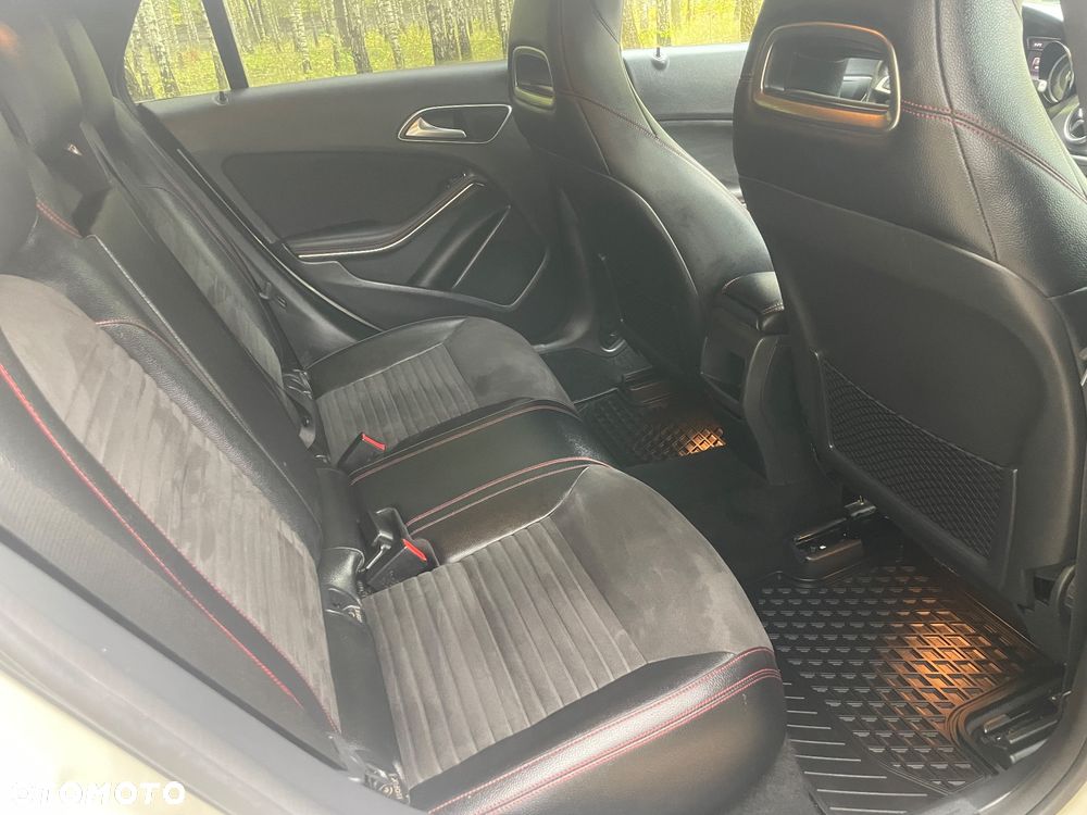 Mercedes-Benz CLA 180 7G-DCT AMG Line - 20