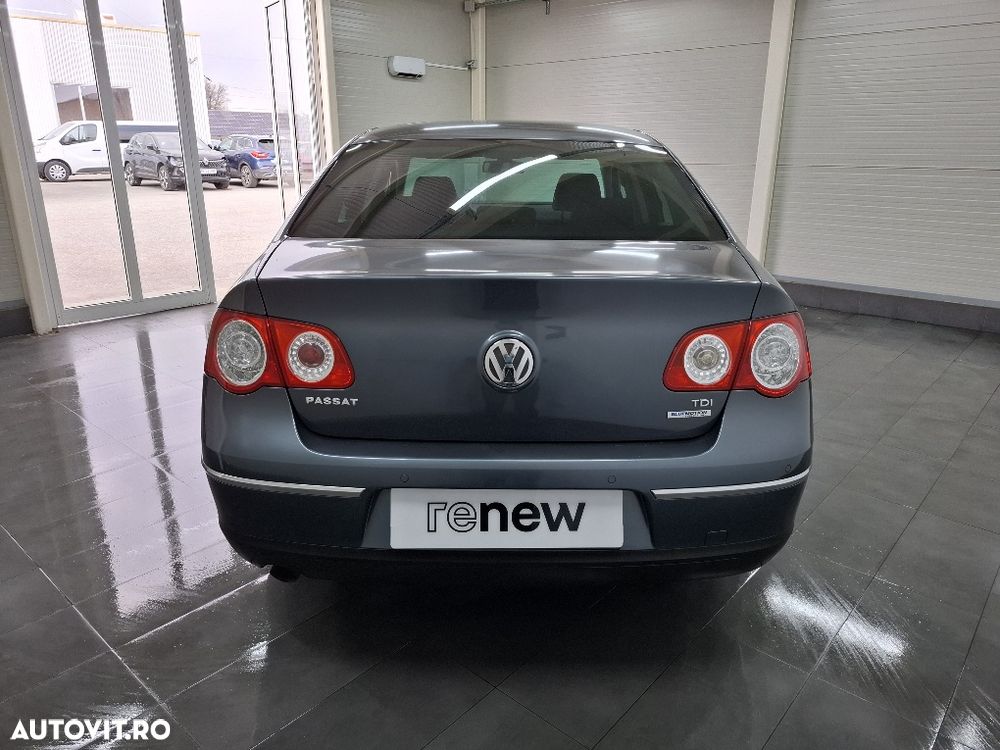 Volkswagen Passat 1.6 TDI DPF BlueMotion Technology Comfortline - 7
